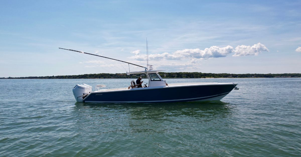 Jupiter 380LS Center Console Starboard Side Pic