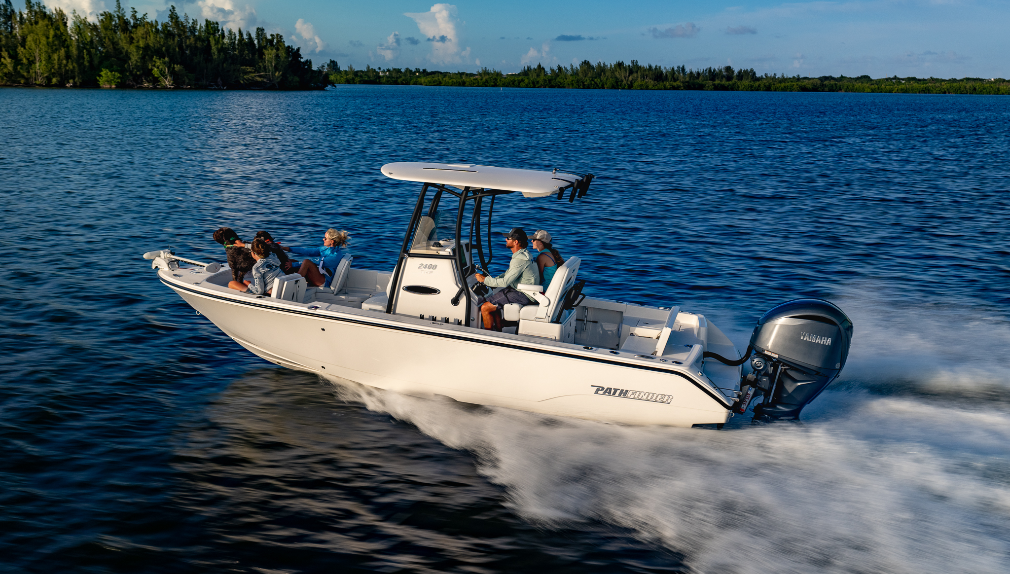 Pathfinder center console cruising through the water