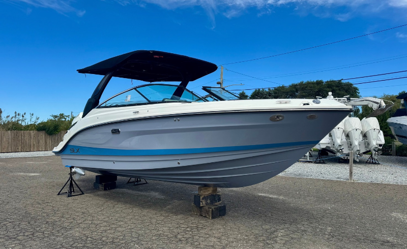 Sea Ray SLX 260 Outboard at Modern Yachts Westhampton Beach