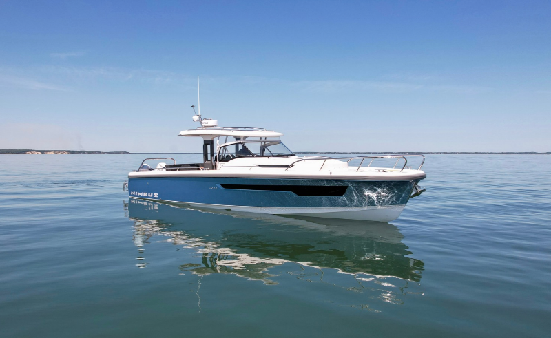 Nimbus T11 sitting in Peconic Bay NY