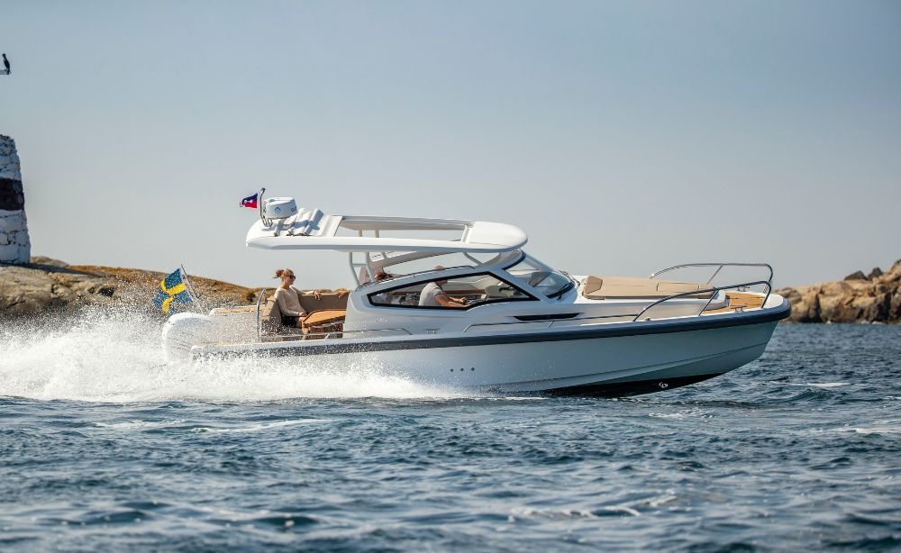 Nimbus W9 walkaround day boat