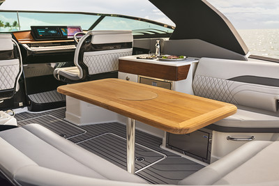 Sea Ray SLX 360 Outboard Cockpit Table