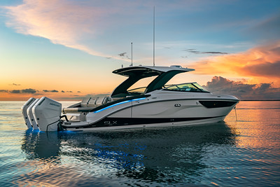 Sea Ray SLX 360 Outboard Underwater Accent Lighting at Sunset
