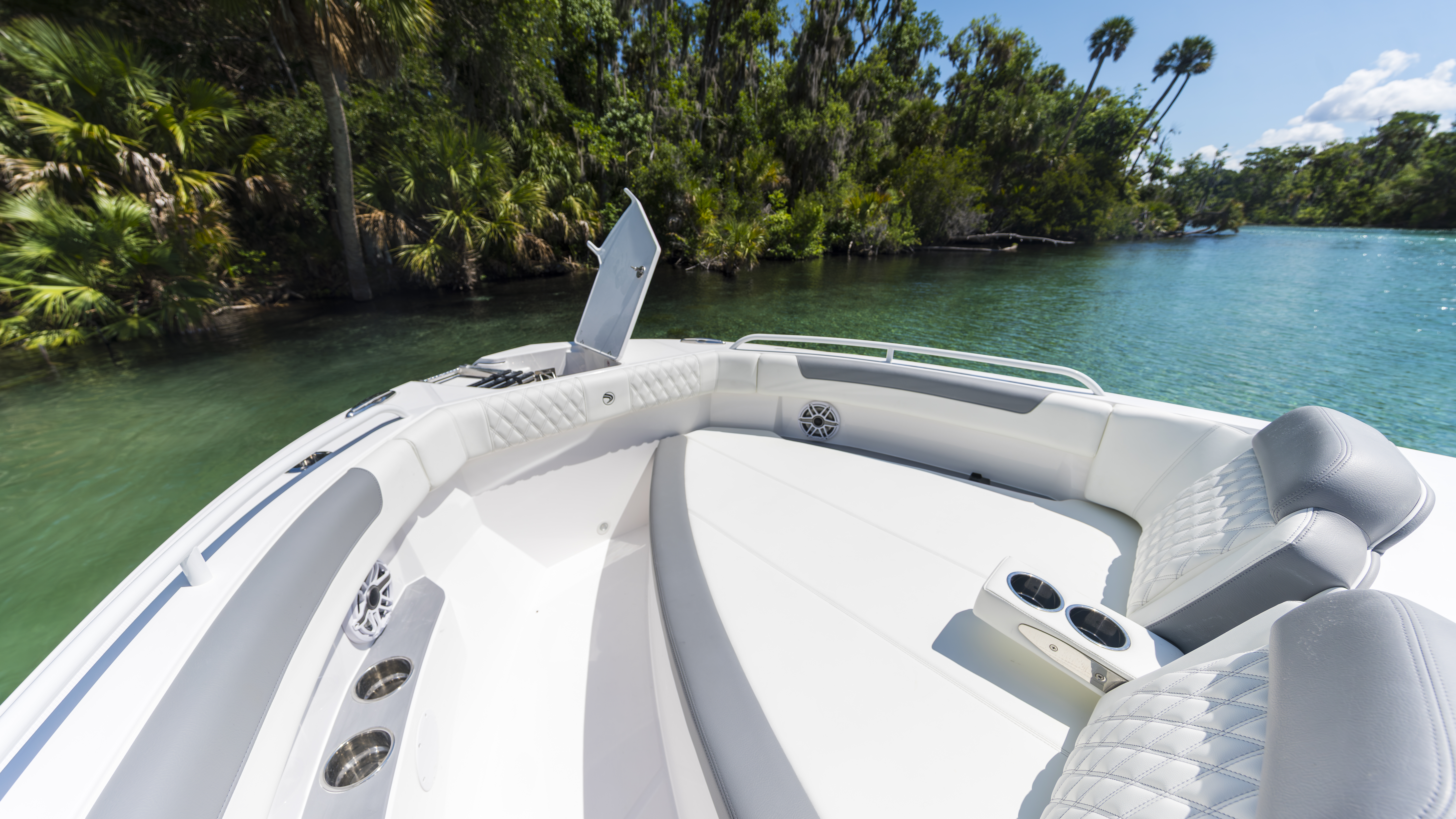 Edgewater 310SC dockside view at Modern Yachts Long Island