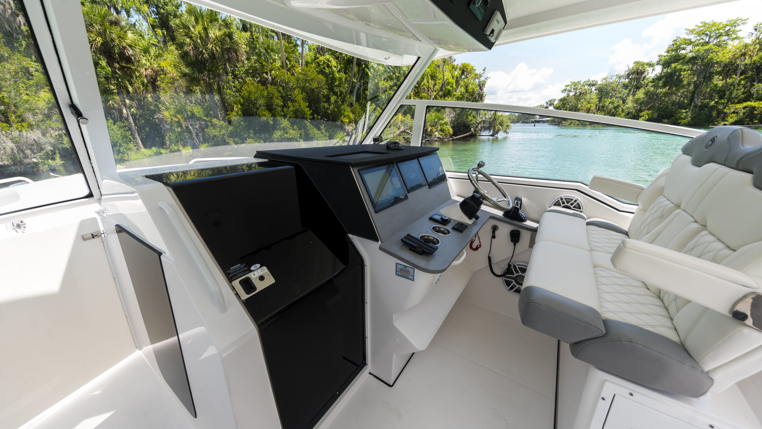 Edgewater 310SC cabin and accommodations interior