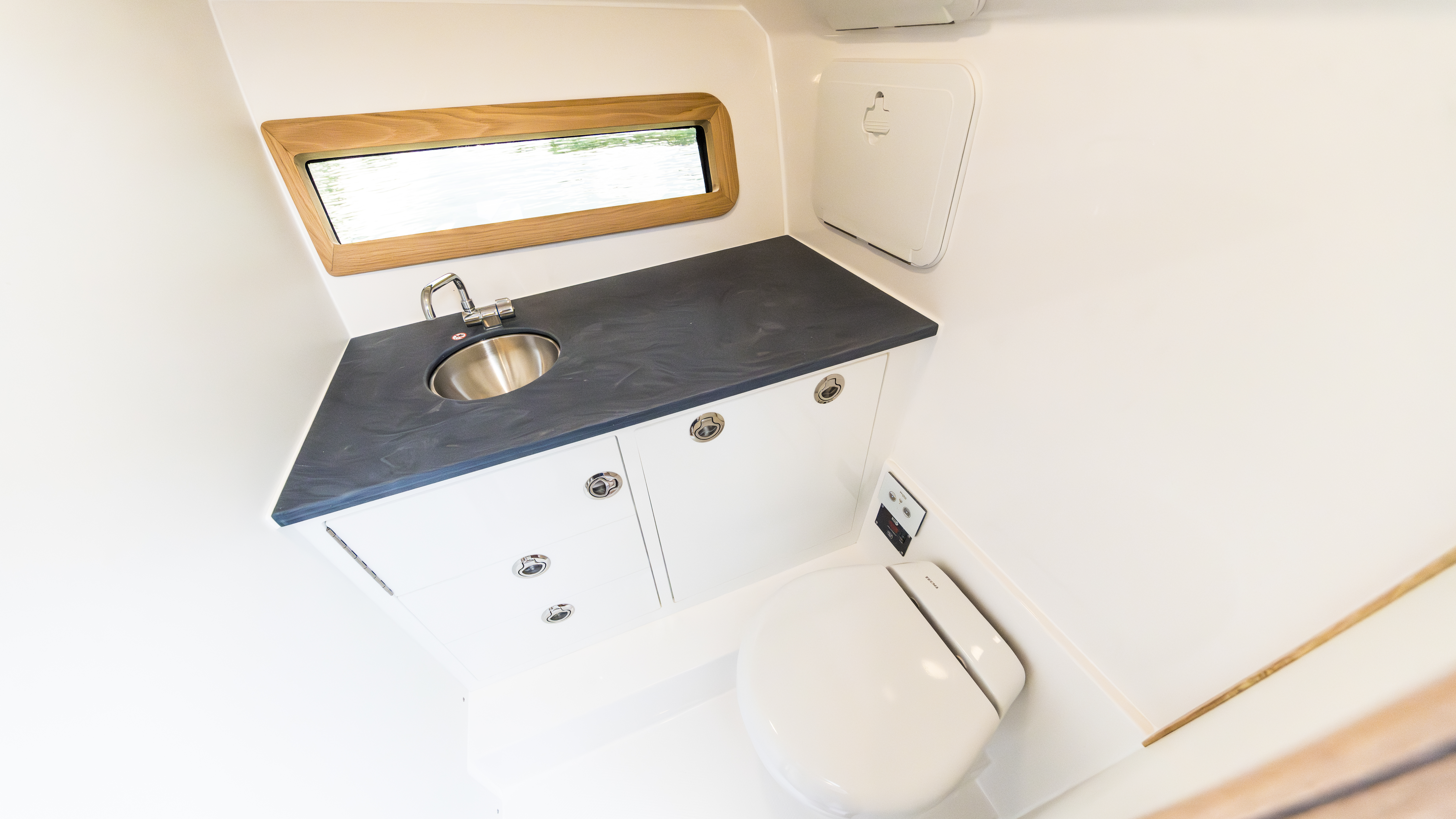 Edgewater 310SC hardtop and console detail at Modern Yachts Long Island