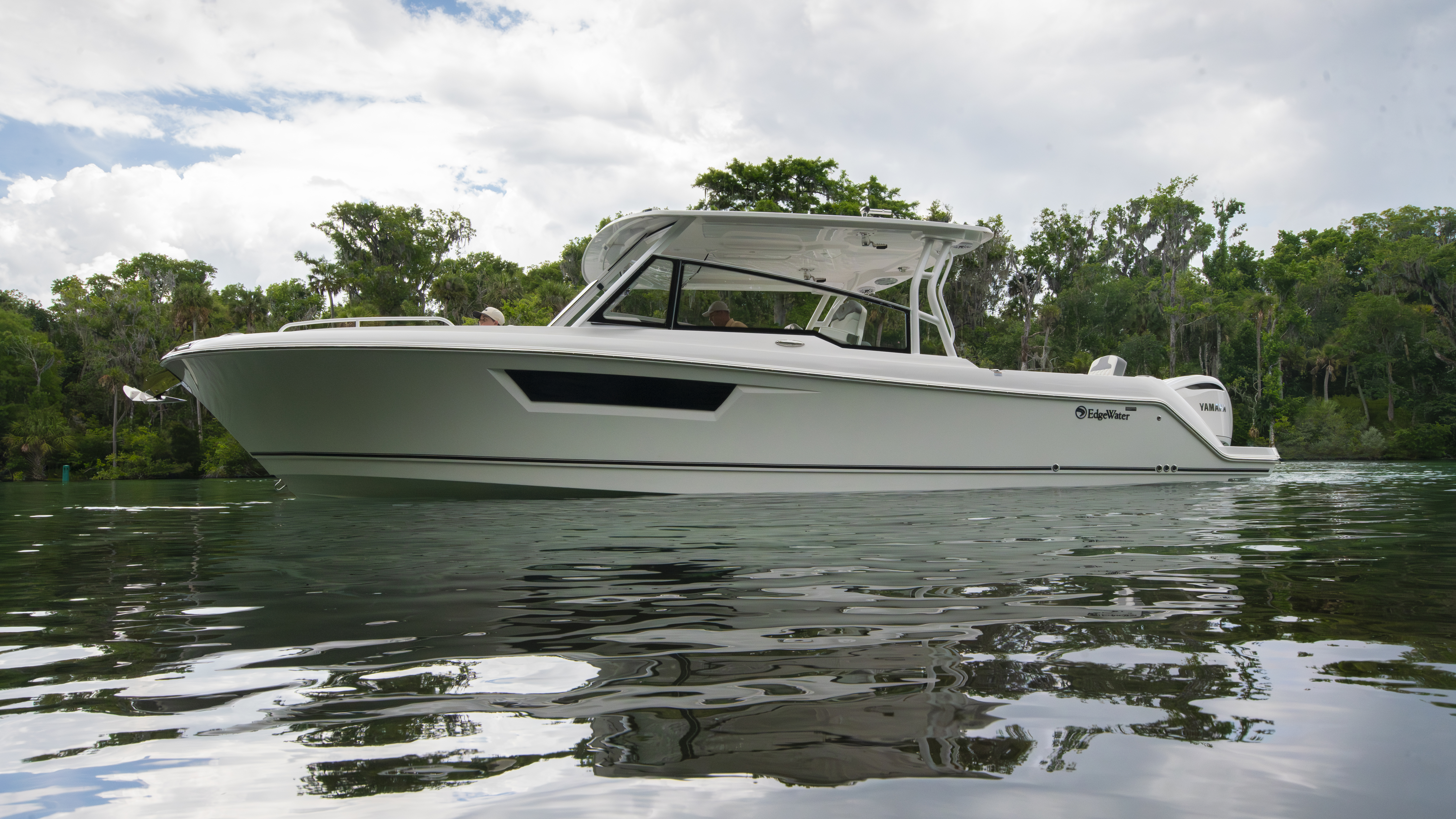 Edgewater 310SC helm station and Garmin electronics package