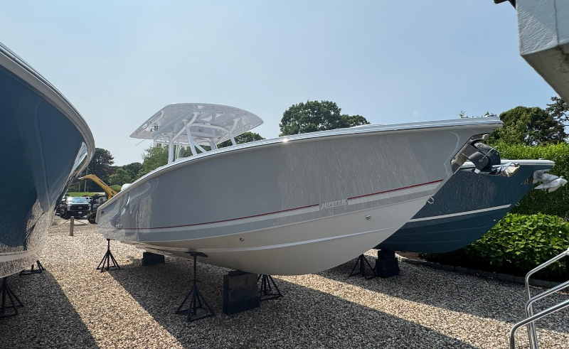 Jupiter 32 center console boat featured in the Modern Yachts boat layout comparison